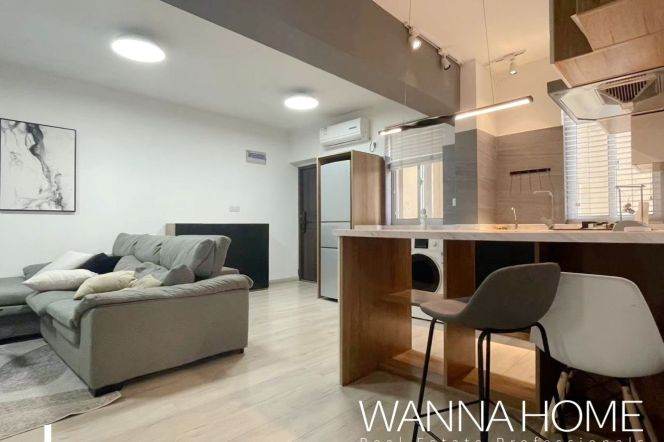 Spacious&Nice Elevator 2Bdrs 1Bath Apt+L13/14 Wu Ning Rd Metro+Jing An Temple