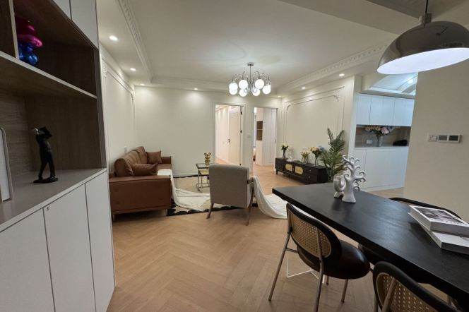 Big yard 3Brs/2Lrs/2Bts apt nr Zhaojiabang rd,M1/7/9/11