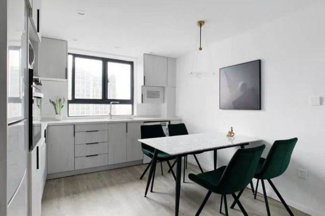 Good value 2brs with high rise near Jing'an Temple