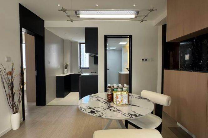 Renovated 2br with elevator near Hanzhong Rd