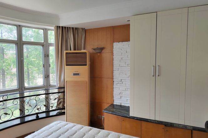 Cozy room big windows hong qiao lu 10/3/4 DHU