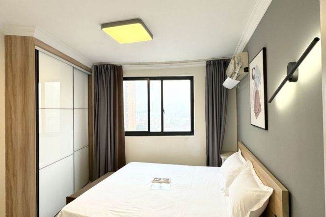 Good lighting 2brs@elevator near West Nanjing Road