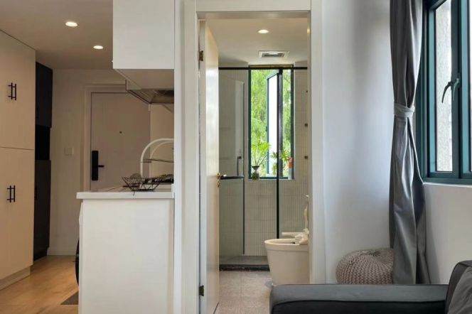 Spacious&Bright&Modern 1Bdr 1Bath Apt+L2/11 Jiang Su Rd+Zhong Shan Park+4F Walk Up