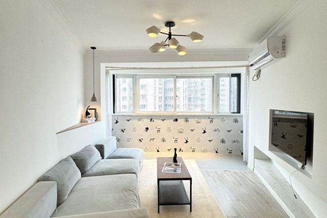 Good lighting 2brs@elevator near West Nanjing Road