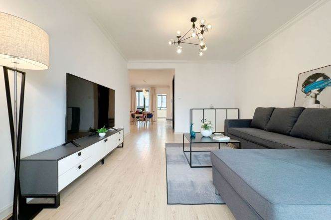 Morden 3brs with balcony and floor heating  nearby west nan jing road CBD .