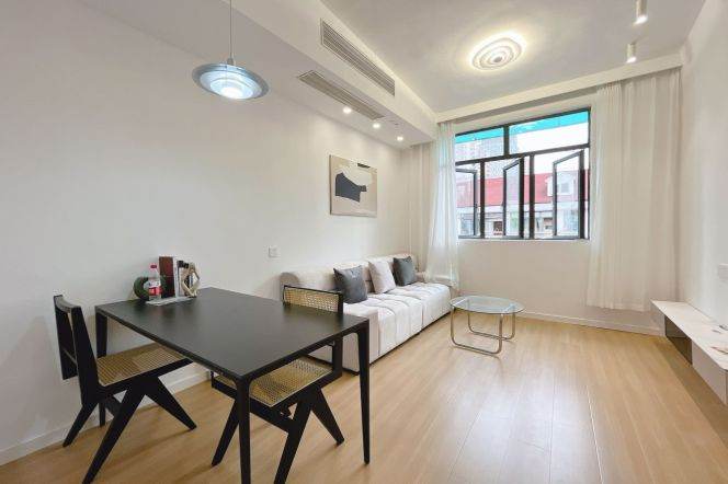 Suzhou Creek | Simple & Beautiful 1BR |High ceilings | West Nanjing rd 7.3K