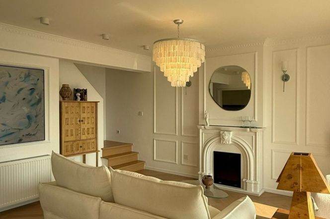 Spacious 2brs&2baths with high rise on Changshou Road