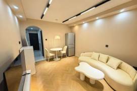 Jiaotong uni/spacious 1br 2lr@L10/11,elevator/central AC/bright room