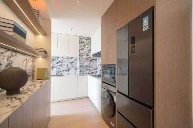 brand new nice 2brs floor heating open balcony nice view near line 2,12,13 Su zhou river 21K