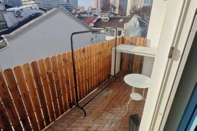  Newly renovated 1br with balcony in Huangpu  L9