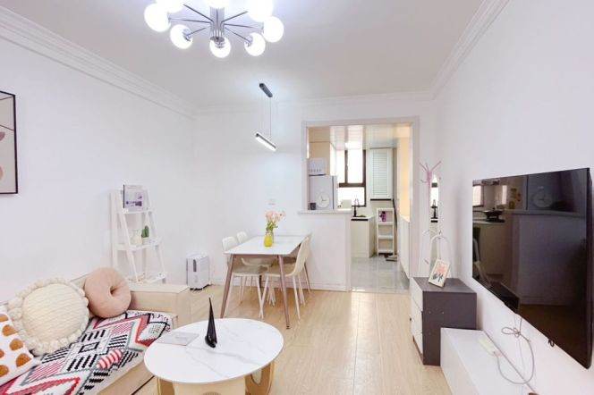 Super cozy 1br 1 lr w private yard nr Damuqiao rd metro