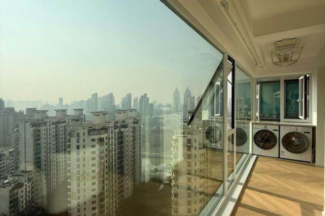 Spacious 2brs&2baths with high rise on Changshou Road