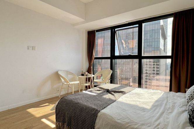 master bedroom near Hanzhong rd, private bathroom, close to TJU/ECNU advance booking accepted 