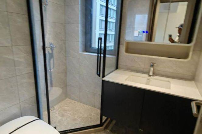 Modern 3 br with floor heating in New Compound ,easy to L1 Shanghai Circus World st.