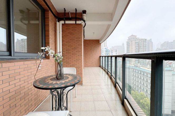 Morden 3brs with balcony and floor heating  nearby west nan jing road CBD .