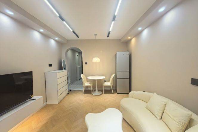 Jiaotong uni/spacious 1br 2lr@L10/11,elevator/central AC/bright room