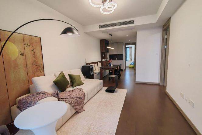 Brand new compound 3 br with floor heating in Jing'an, easy to L 1 Circus World St.