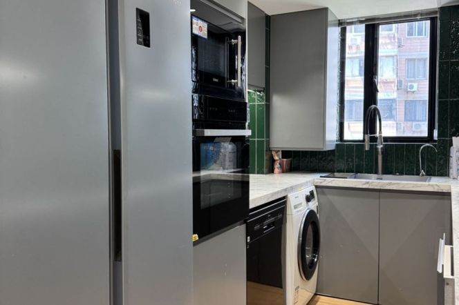 Spacious 3Br-2bathr Apt + heating | Jiaotong Univer. Metro | Good design | 21.2K