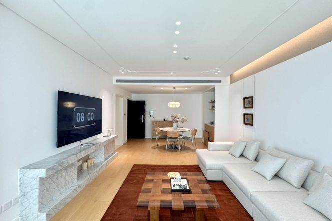 Morden 2brs with floor heating in Lujiazui 