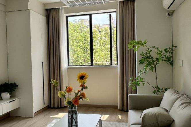 Big 1Br/West Yan'an rd/New/Sunlight/South/Big Window 7.6K