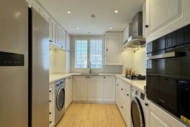 Modern 3Br+2bathr 130Sqm +scenic windows@ Chang Ping rd L7, Simple & Beautiful 22K