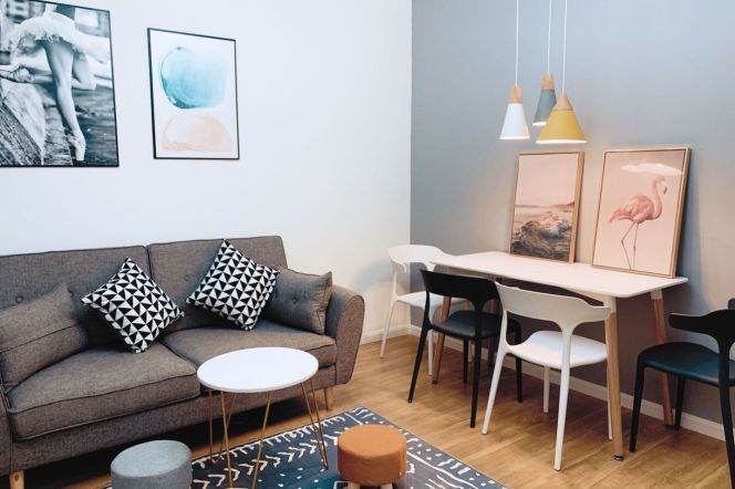 bright room near west Nanjing rd, close to ESSCA/TJU/ECNU,advance booking accepted 