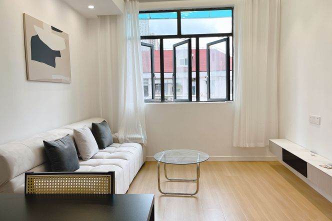 Suzhou Creek | Simple & Beautiful 1BR |High ceilings | West Nanjing rd 7.3K