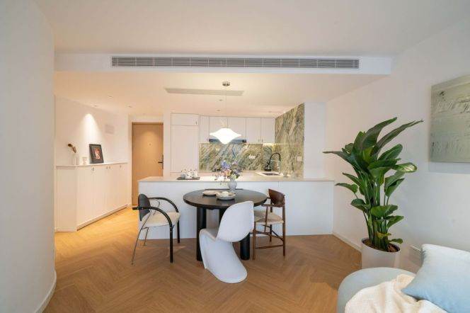 Exquisite 2BR 2BA High-End Residence nr Century Avenue