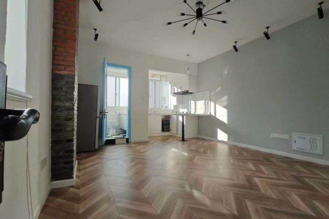  Newly renovated 1br with balcony in Huangpu  L9