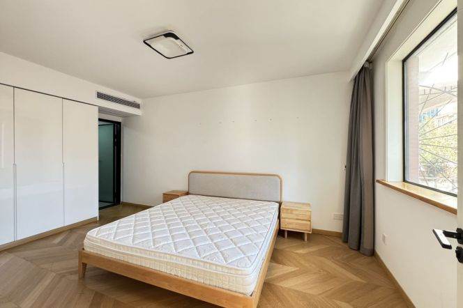 3Br,3baths ,jing'an temple ,duplex ,west nanjing Rd.-150sqm