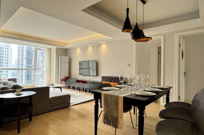 Modern 3Br+2bathr 130Sqm +scenic windows@ Chang Ping rd L7, Simple & Beautiful 22K