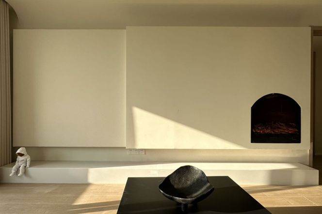 Spacious and bright 3Br/2bt@West yan'an rd 160sqm with large open balcony