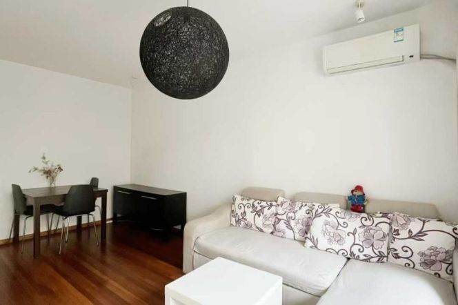 Wuyuan/ Wukang rd floor heating 1br/2lr/1ba apt with balcony; L1/7