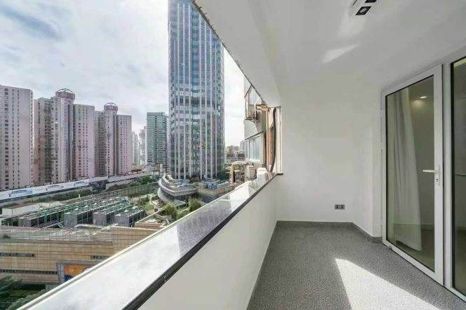 Xujiahui rd/ Dapu rd floor heating 1br/2lv/1bt apt with balcony; L