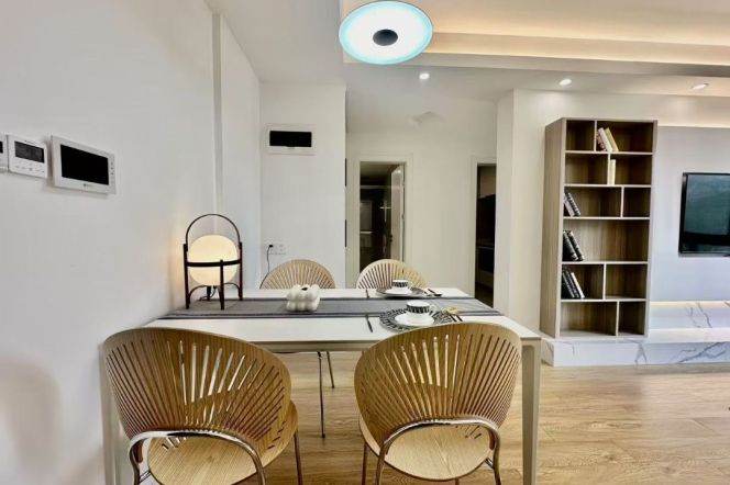 Morden 1bedroom with floor heating nearest compound to Jing an temple CBD 