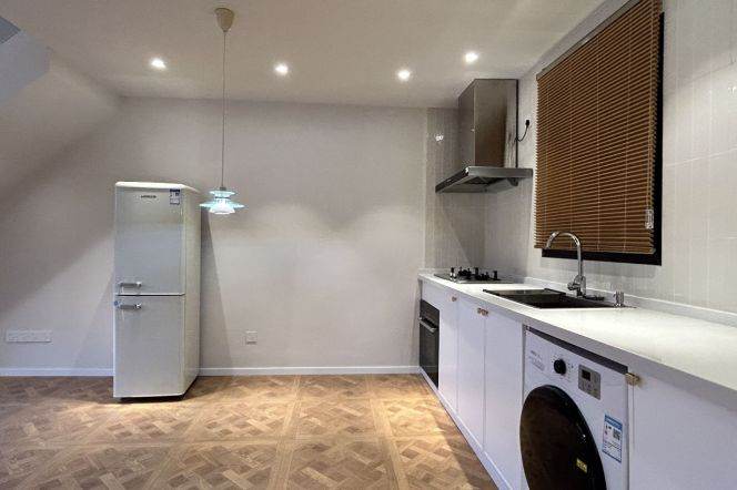 Spacious 1Br+heating | South Shanxi rd & Jing'an Temple Metro | 9.6K