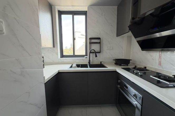 Floor heating 2BR Hunan Rd Parking Balcony 18k