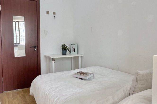 bright room near west Nanjing rd, close to ESSCA/TJU/ECNU,advance booking accepted 