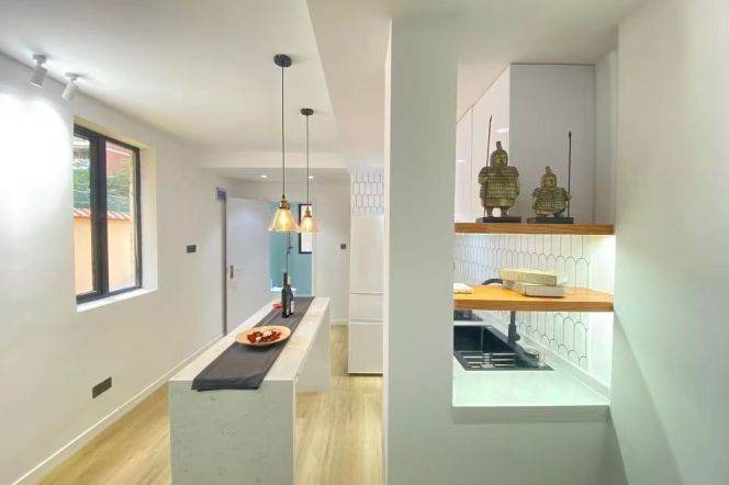 Modern 1br/2Living & backyard/heating@Zs Park & Line 2/3/4