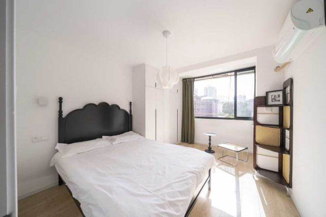 Jiaotong uni/spacious 1br 2lr@L10/11,bright room/big living room