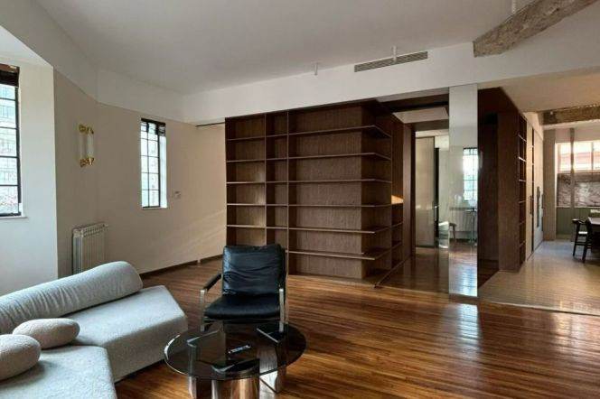 2 Brs, 2 Baths, Historical Building, 120 sqm Xikang/Nanyang rd @ Jingan temple L2