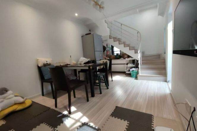 Single house@2brs&2baths with yard on Wukang Road