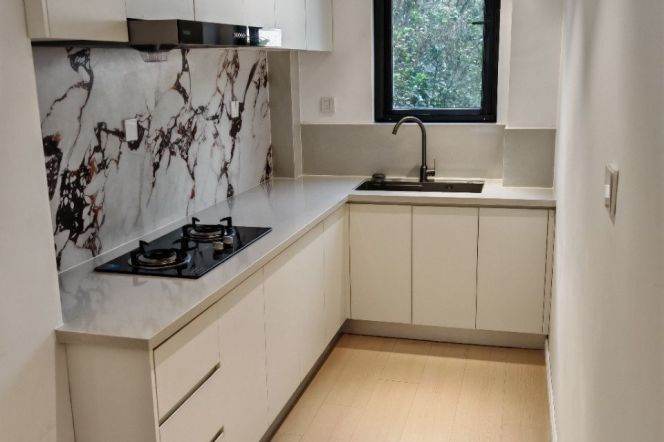 New decorated  2br apt close to Songhong station,Line 2 ,at good price
