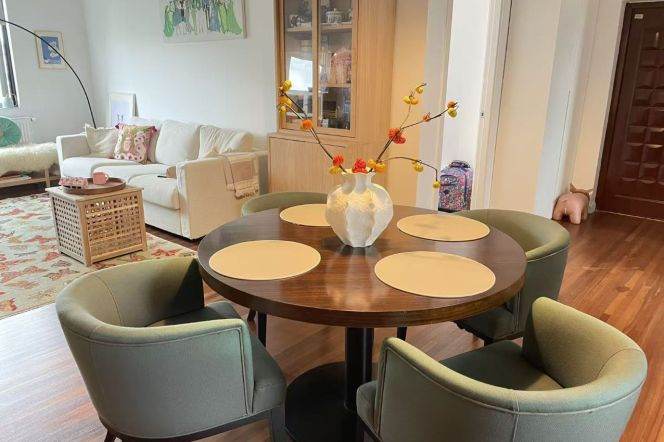 Changshu Rd Station 2+1Br/2Bath with Open Balcony Line1/7 110Sqm