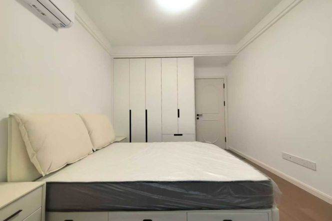 Brand new/elevator 1br 2lr/brand furniture/nice balcony,Jiangsu rd@L2/11