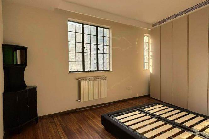 2 Brs, 2 Baths, Historical Building, 120 sqm Xikang/Nanyang rd @ Jingan temple L2