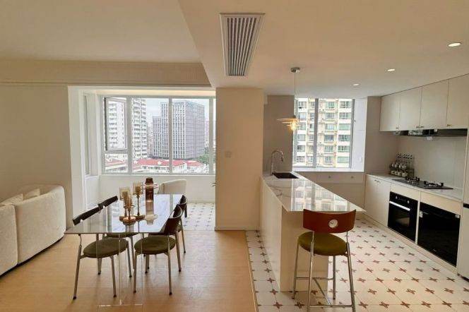 Spacious 2+1brs&3baths with good view near Xujiahui 