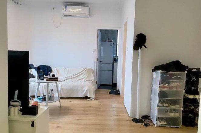 Highrise 1Br 27F | French windows | South Shanxi rd metro & Iapm |11.0K