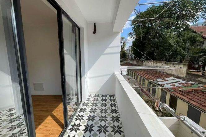 Nice balcony 2Brs/1Lr/1Bt apt nr Changshu rd,M1/2/7/14