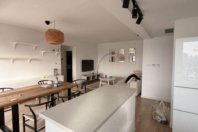 High-rise 2br/2bt Flat with best view in old downtown